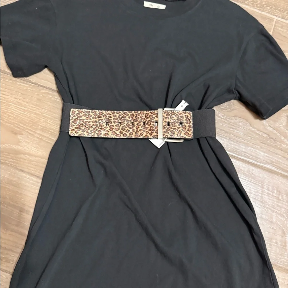 Jessica Simpson Wide leopard print belt w elasticized band with Buckle closure